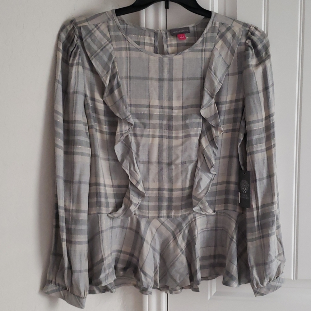 🔥NWT Vince Camuto blouse with metallic threads.